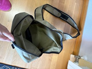 Mochila bandolera Coca Cola beige y negra