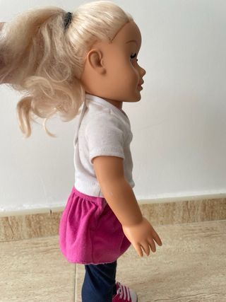 Muñeca Nancy con falda rosa