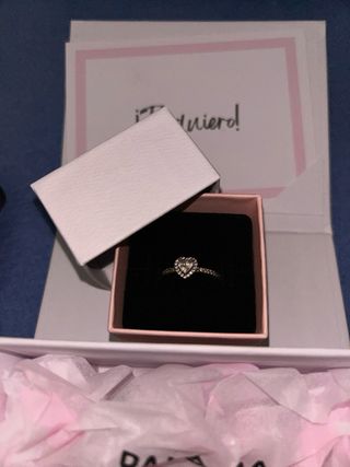 Anillo Plateado Pandora Corazón.