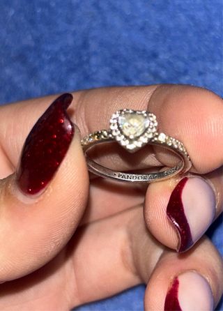 Anillo Plateado Pandora Corazón.