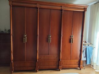 Armario de madera semi nuevo