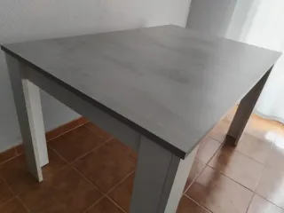 Mesa comedor extensible gris y blanca