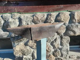 Yunque de herrero antiguo (Incluye pie)