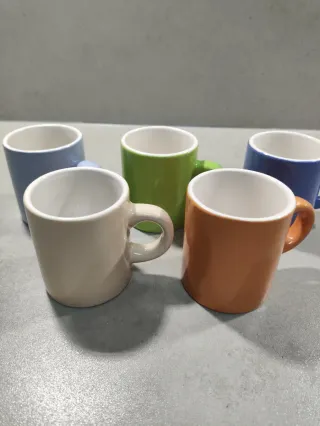 5 Tazas de cerámica de colores