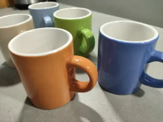 5 Tazas de cerámica de colores