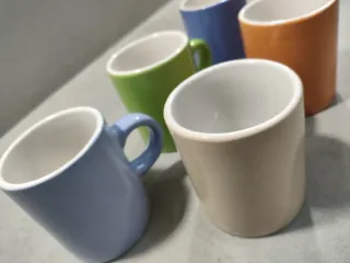 5 Tazas de cerámica de colores