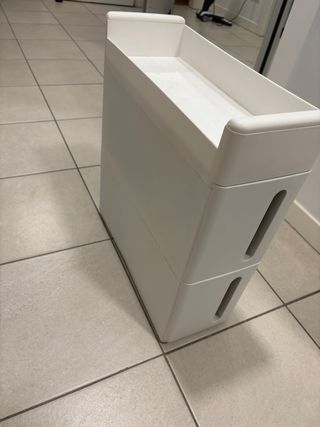 Mobiletto bianco con doppio cassetto