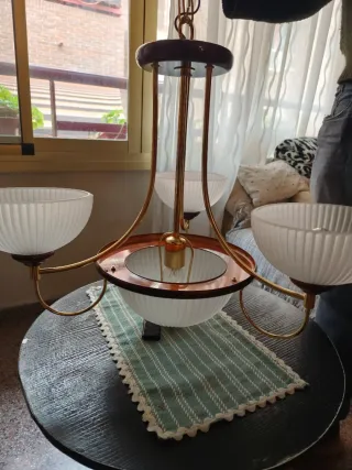 Lámpara colgante dorada y blanca salón y dormitori