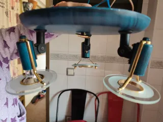 Lámpara colgante dorada y blanca salón y dormitori