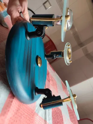 Lámpara colgante dorada y blanca salón y dormitori