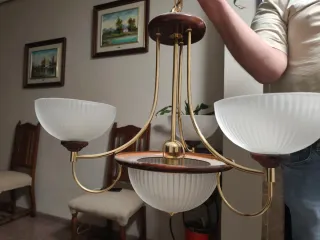 Lámpara colgante dorada y blanca salón y dormitori