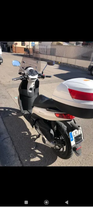 Piaggio Carnaby 300ie Scooter