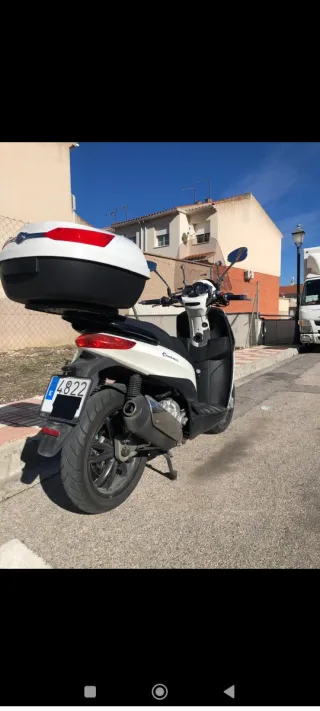 Piaggio Carnaby 300ie Scooter