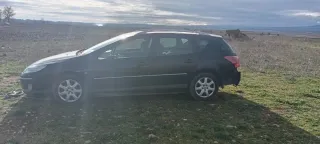 Peugeot familiar negro