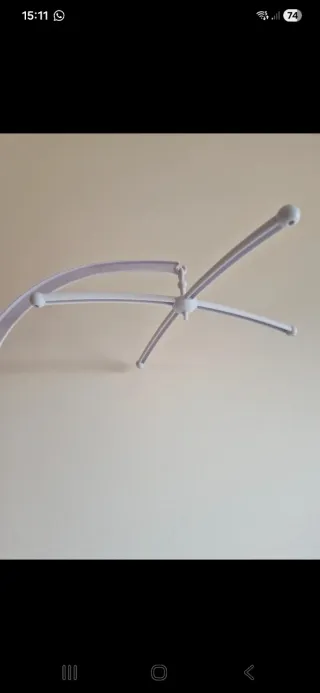 Estructura móvil para cuna con decoración