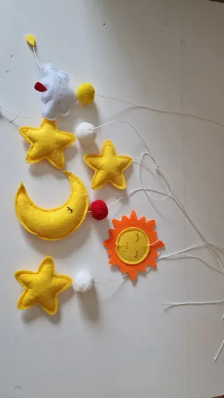 Estructura móvil para cuna con decoración