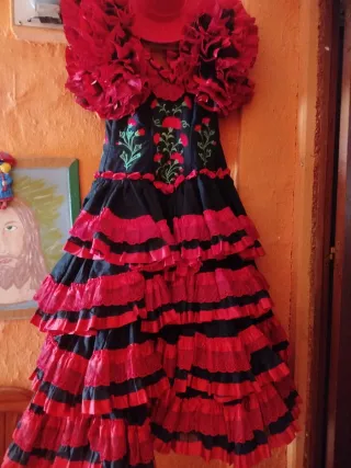 Traje de flamenca volantes rojo y negro