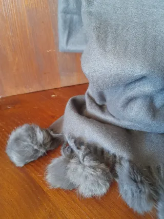 Sciarpa/stola viscosa con pon pon