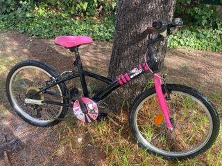 Bicicleta niña Btwin rosa y negra