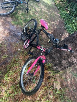 Bicicleta niña Btwin rosa y negra