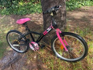 Bicicleta niña Btwin rosa y negra