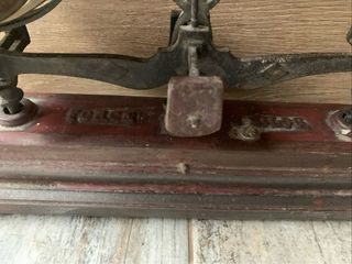 Bilancia antica francese a due piatti