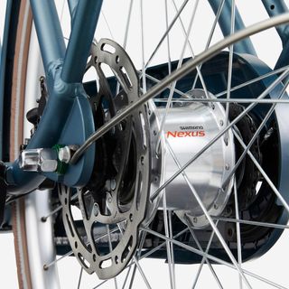 Bicicleta eléctrica urbana conectada Elops 920 E azul