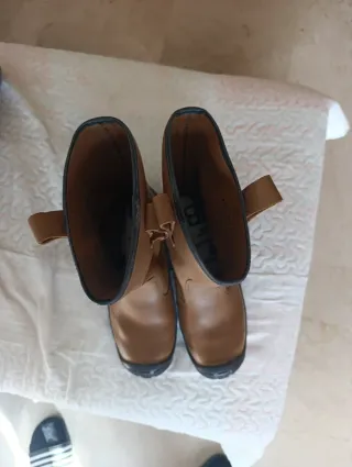 Botas de piel con punta de hierro