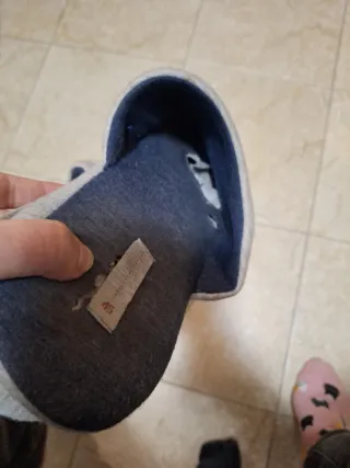 Ciabatte usate grigie e blu
