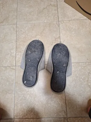 Ciabatte usate grigie e blu