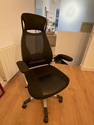 Silla de oficina ergonómica negra