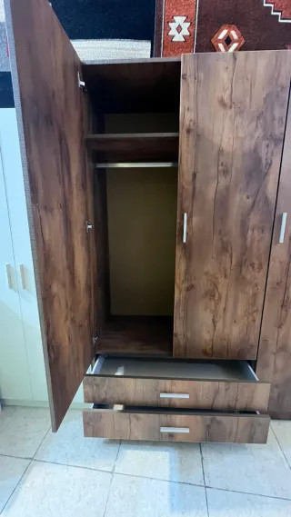 Armario 3 puertas y 2 cajones