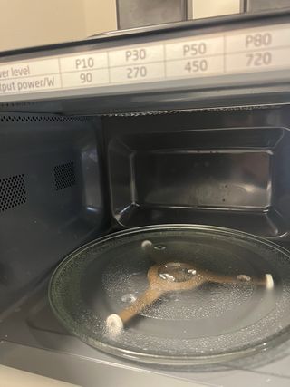 Microondas KOENIC con Grill