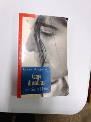 Camps de maduixes (Alerta roja) (Catalan Edition)