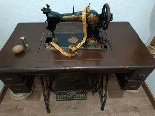 Máquina de coser antigua Wertheim