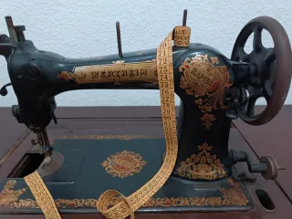 Máquina de coser antigua Wertheim