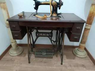 Máquina de coser antigua Wertheim