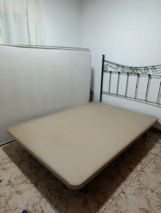 Base tapizada 135cm + patas