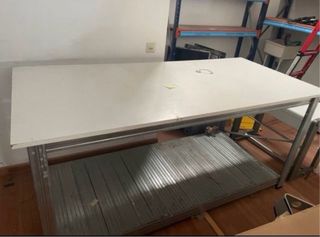 Mesa de oficina blanca