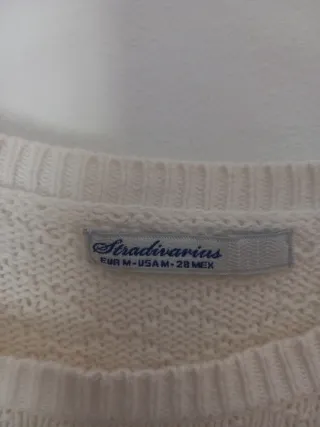 Jersey blanco con detalles en hombros