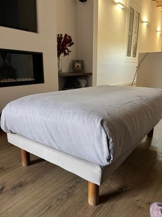 Puff reposapiés tela y madera