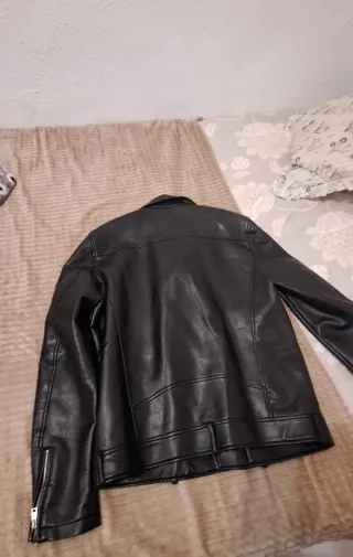 Chaqueta de cuero negra
