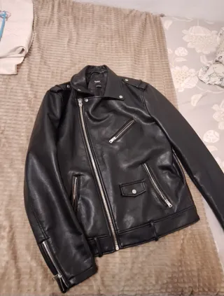 Chaqueta de cuero negra