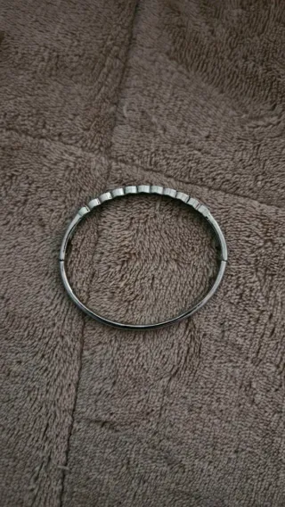 Pulsera con piedras plateada