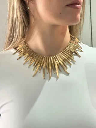 Gargantilla dorada estilo espiga