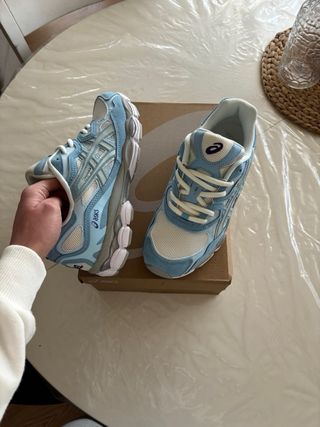 Zapatillas Asics Azul y Blanco