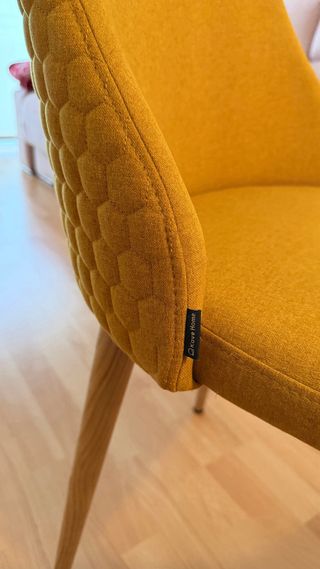 Sillas de comedor de color mostaza