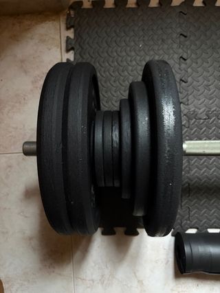 Barra y Mancuernas con Discos