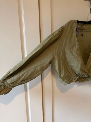 Blusa Zara verde cruzada manga larga