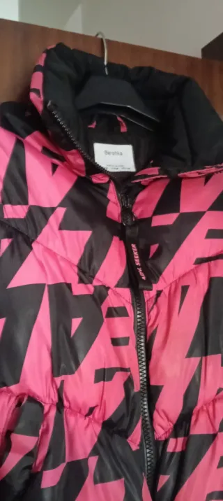 Cazadora Urbana Bershka Rosa y Negra